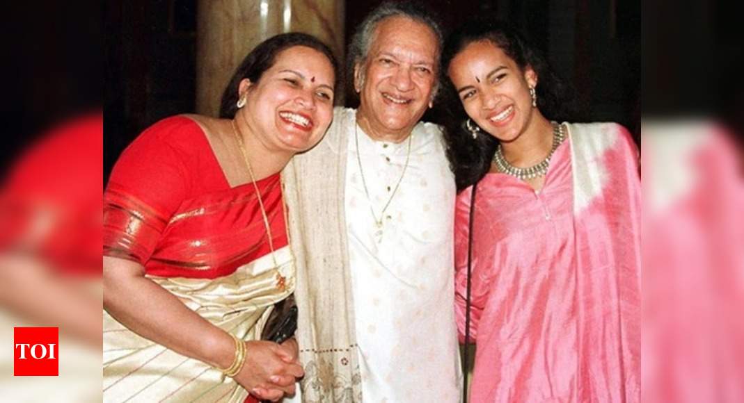 Virtual Tribute To Pandit Ravi Shankar By Anoushka Shankar And Sukanya Shankar On His Birth Centenary Hindi Movie News Times Of India