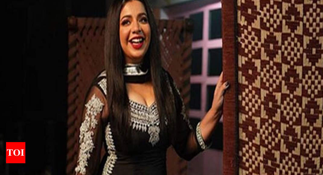Jasmeen Sandlas Sex Pics - Throwback tales: Jasmine Sandlas shares a clip from her debut song 'Muskan'  | Punjabi Movie News - Times of India