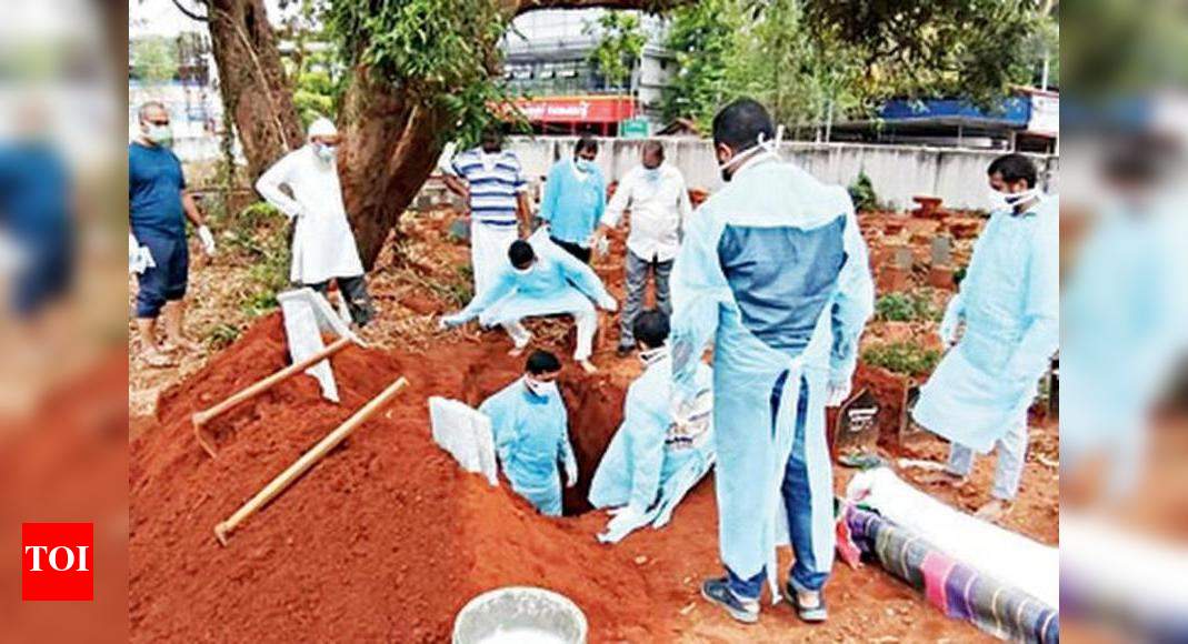 With Kin In Quarantine Pfi Workers Bury Man Kozhikode News Times