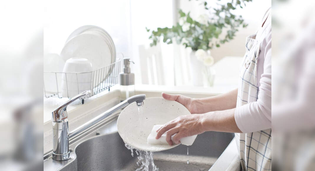 Dry and itchy hands while washing dishes? These simple tips will help