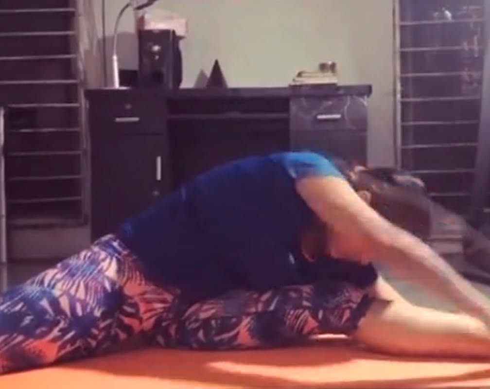 
Amid lockdown, Deepika Singh shares an inspirational workout video
