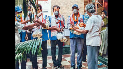 Locals honour Fab Four who keep neighbourhood clean in Kolkata