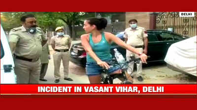 Covid-19: Uruguayan national without masks misbehaves with Delhi cops