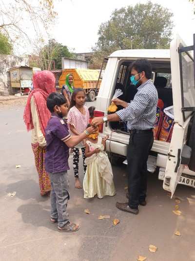 Police officials and NGOs come forward to help the needy