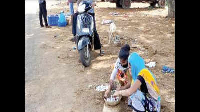 Goa: Illegal fish vendors earn quick buck, turn open spaces into mini markets