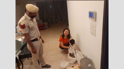 Delhi cops deliver ration to stranded girls from Arunachal Pradesh, CM praises gesture