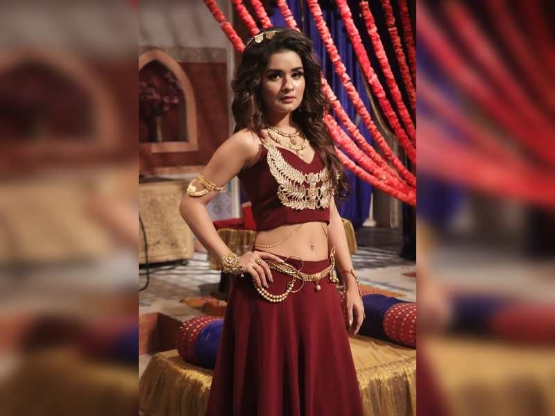 Avneet Kaur Tries Baking Cake On Brothers Birthday Times Of India 