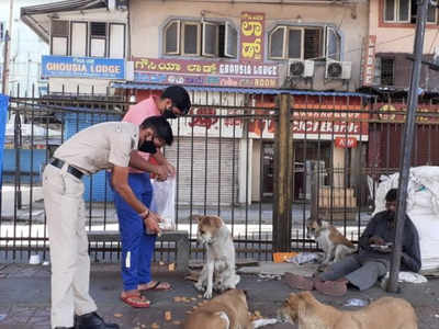 Covid-19 lockdown: Bengaluru railway cop feeds homeless ...