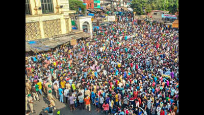 Mumbai: Thousands of migrant labourers protest near Bandra station ...