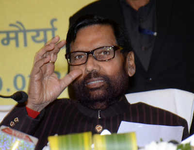Paswan instructs withdrawal of ministry's controversial order to end internal feud