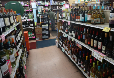 are liquor shops open today in delhi