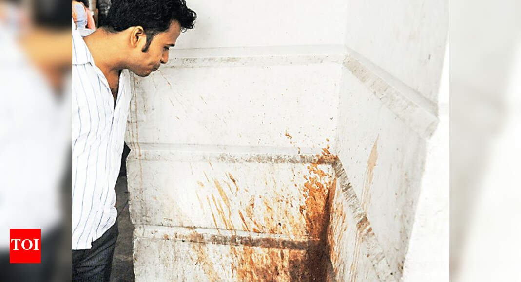 Delhi: Spitting in public to soon cost you Rs 2,000 | Delhi News ...