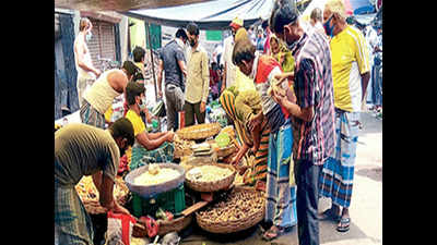 Kolkata: Social distancing still an issue in unorganized markets
