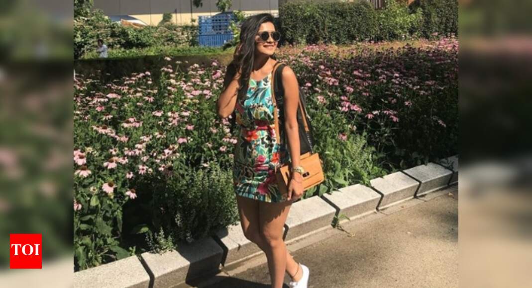 Watch Bhakti Kubavat shares a throwback making video of a photo shoot