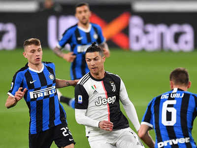 Italian football federation hopes play resumes in late May