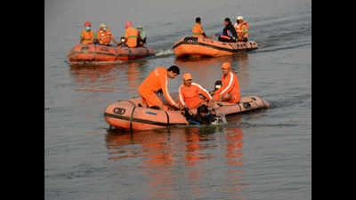 Bihar: One dead, 3 missing as boat capsizes in Ganga