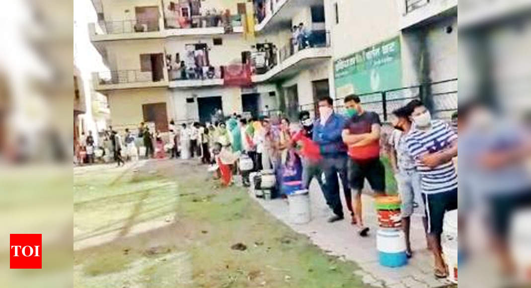 Hallomajra faces water crisis as taps go dry - Times of India