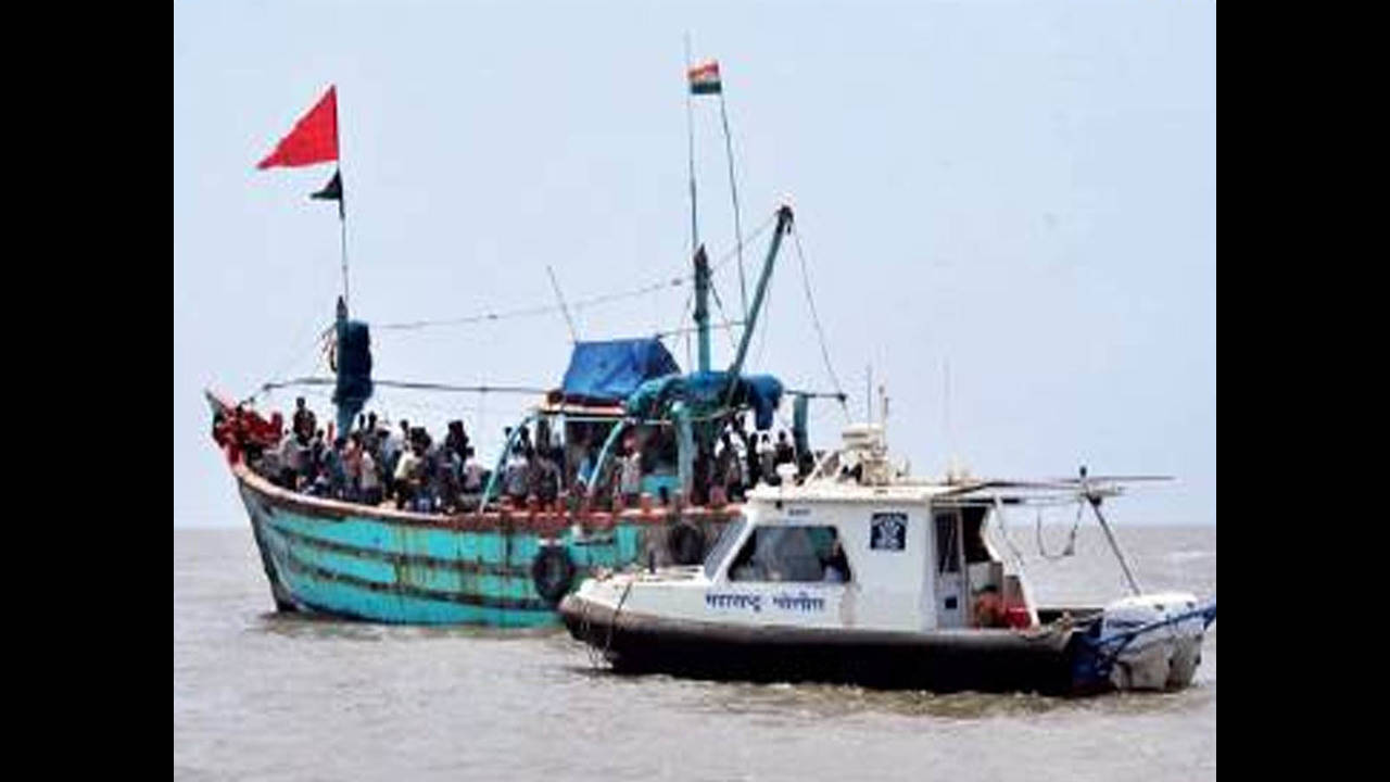 Palghar: Fishing boat workers back from Gujarat weeks after