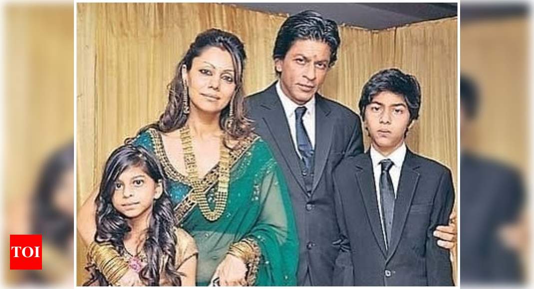 Throwback Tuesday: THIS Photo Of Shah Rukh Khan, Gauri, Suhana And ...