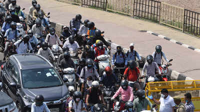 Covid-19 lockdown: People movement banned at Delhi-Ghaziabad border