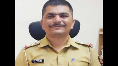 Amid coronavirus lockdown, this Mumbai cop cycles 46km daily for work ...