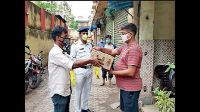 Howrah cops facilitate delivery of essentials in high-risk areas