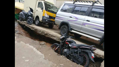 Bengaluru: 3 cars, 2 autorickshaws and 4 bikes damaged due to road cave-in