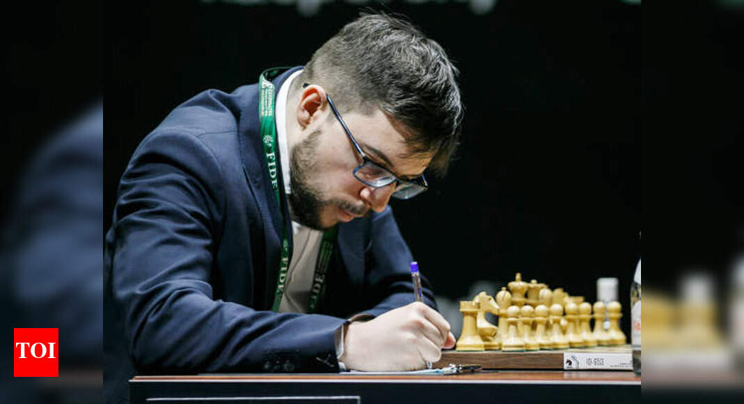 Magnus Carlsen ,Alireza Firouzja during the World Championships of News  Photo - Getty Images