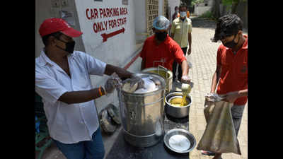Delhi: Hunger centres keep many going, some miss out