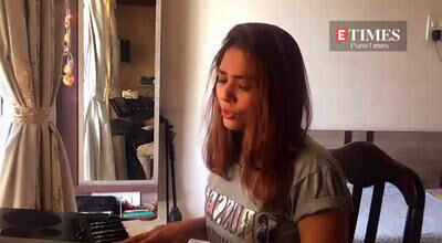 Kirti Killedar singing a song