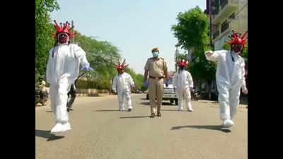 Delhi: Police create awareness using Covid-19 themed helmets