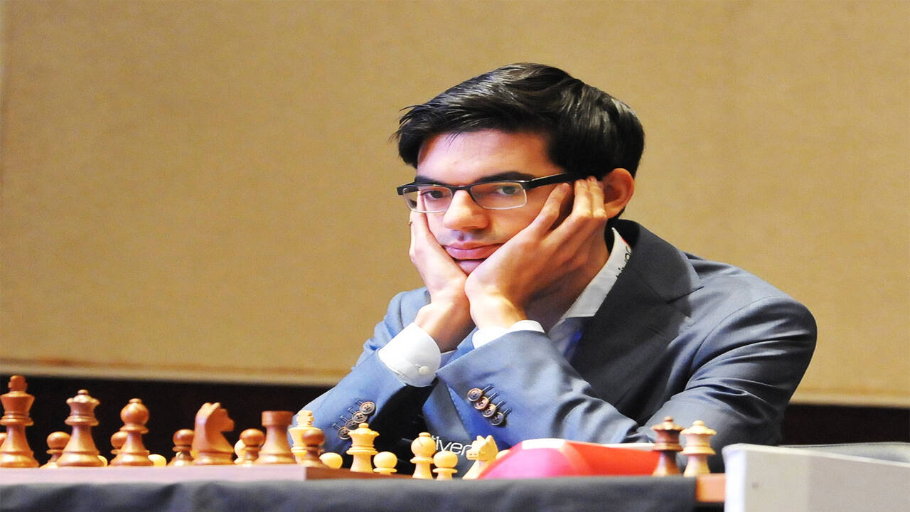 Anish Giri upsets Magnus Carlsen in round 5