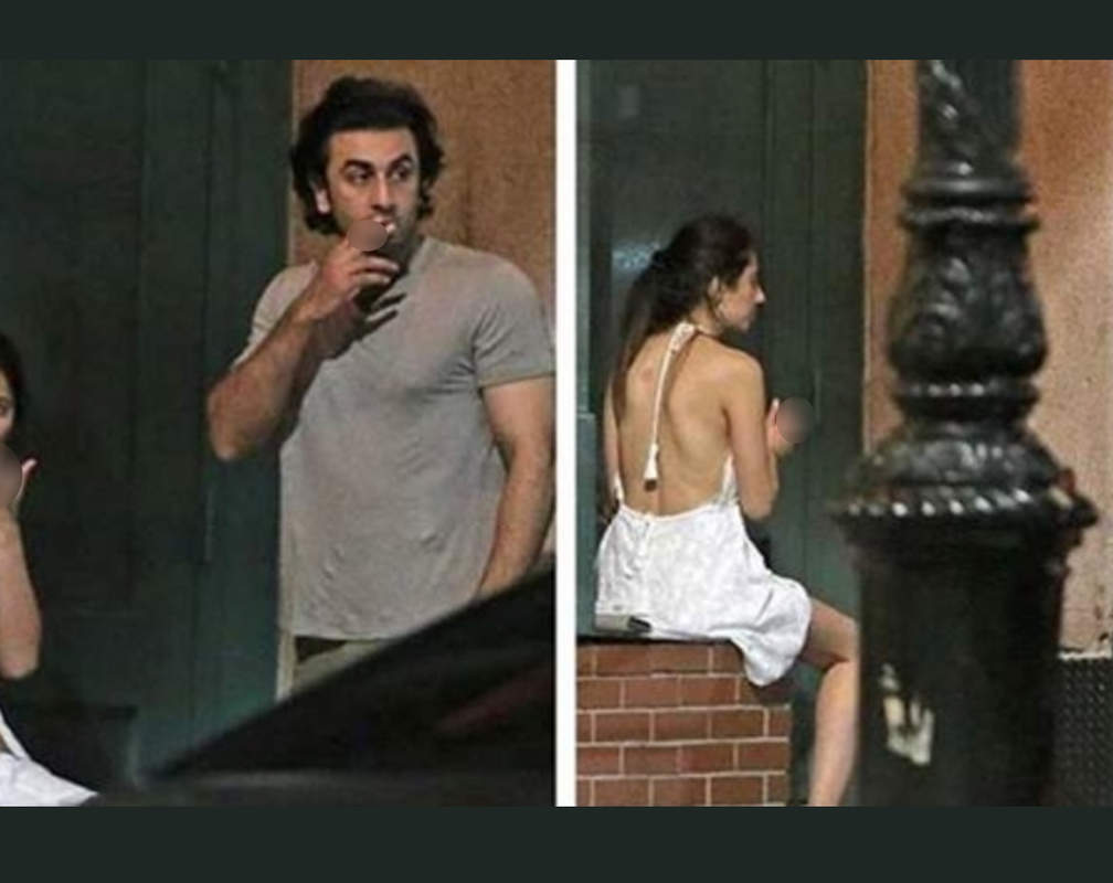 
This throwback picture of Ranbir Kapoor and Mahira Khan smoking on the streets of NYC is going viral yet again!
