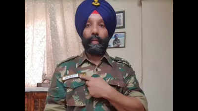 Blade runner, Kargil veteran wears uniform to salute Punjab SI Harjeet Singh