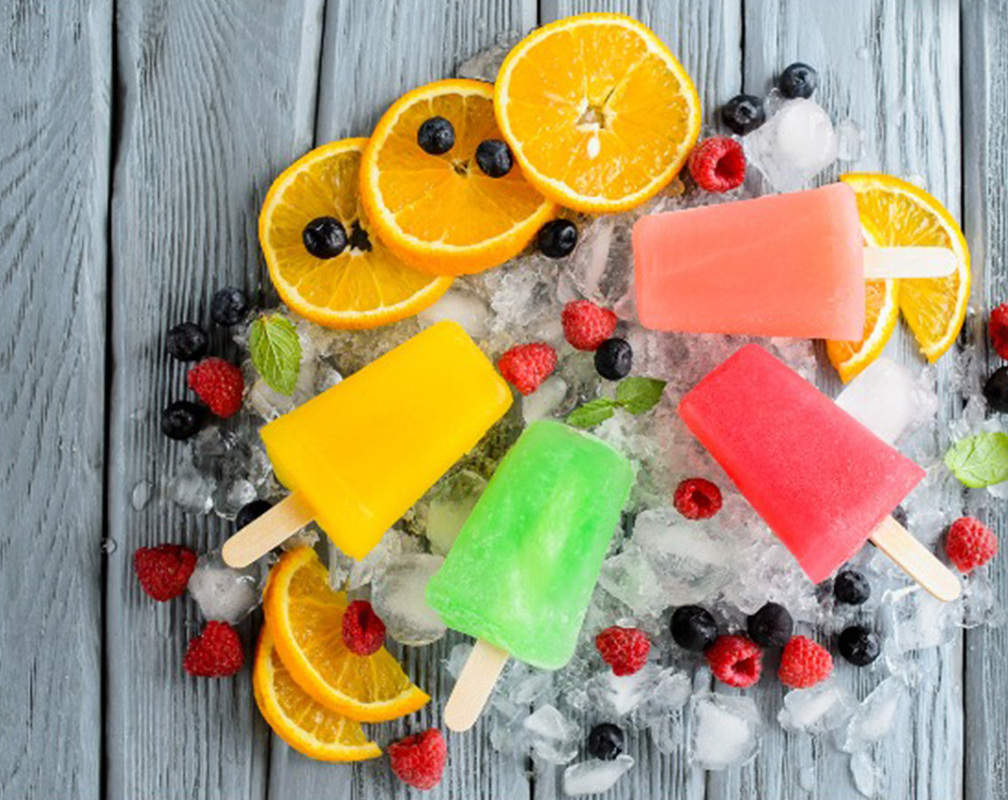 
Chill out with these icy fruit popsicles
