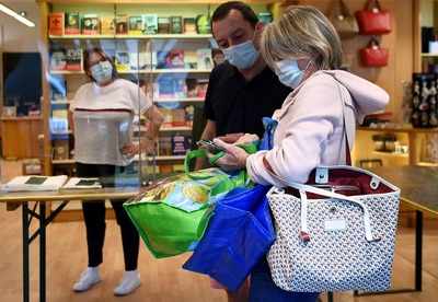 Coronavirus: France makes masks mandatory on public transport