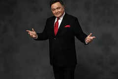 Bollywood's senior actor Rishi Kapoor loses his life to cancer at 67