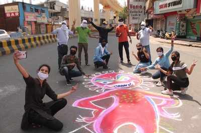 A creative activity by cops and fine arts students