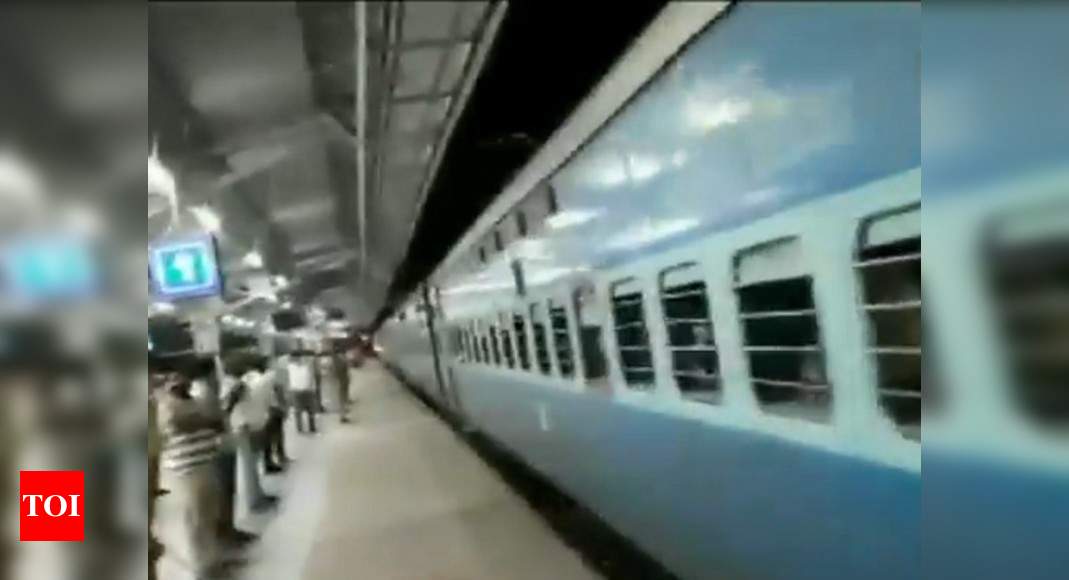 Lockdown: Railway runs its first special train to ferry stranded migrants from Telangana to Jharkhand