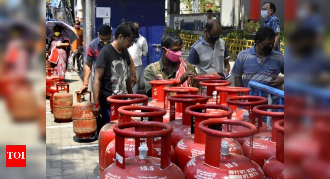 Non-subsidised LPG price cut by Rs 162.50