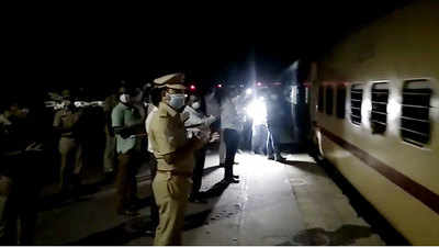 Special train with migrants from UP leaves Mumbai for Gorakhpur