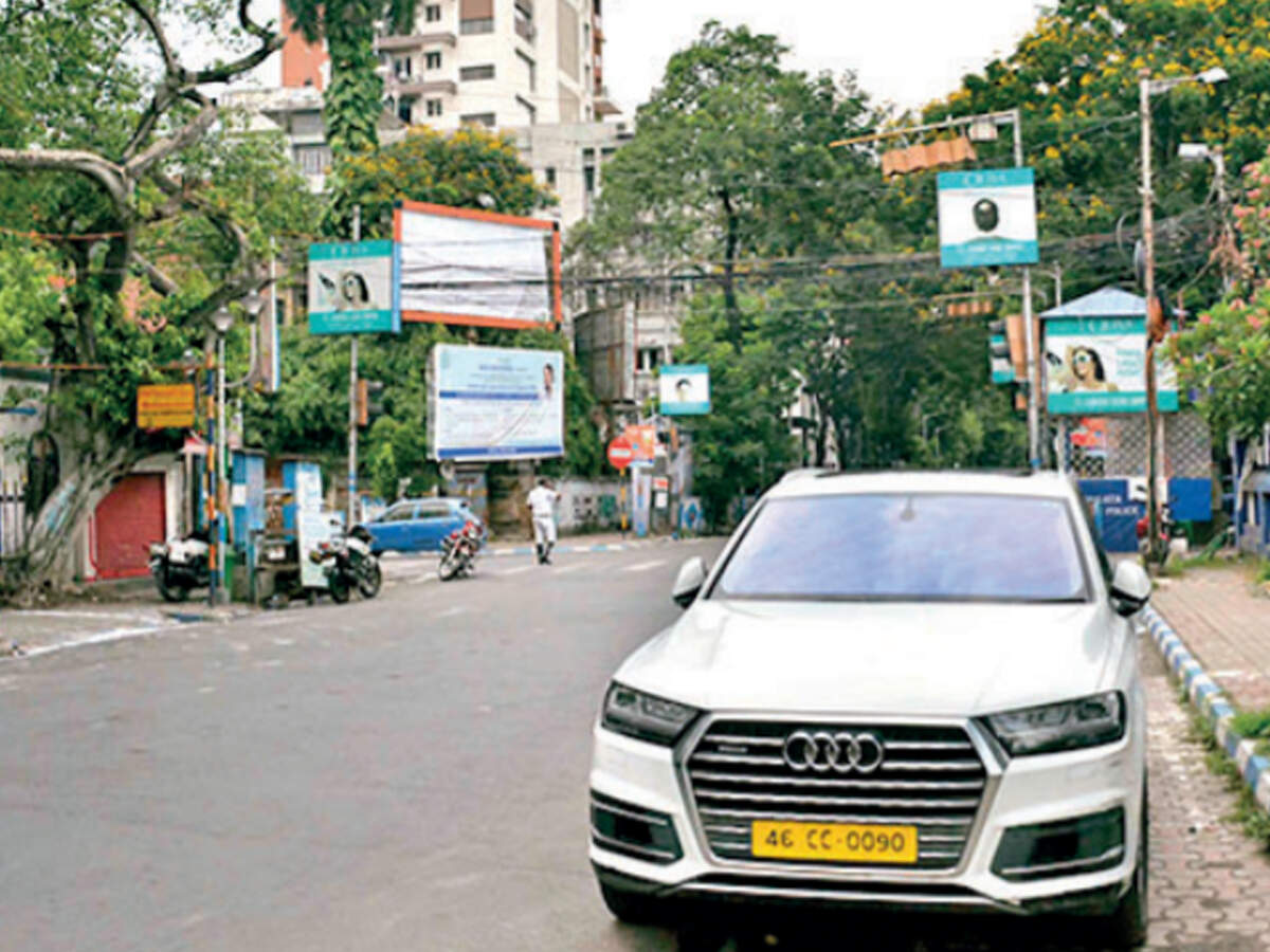 Kolkata Three Drunk Businessmen Go Out On A Ride In Sedan With Illegal No Plate Held Kolkata News Times Of India