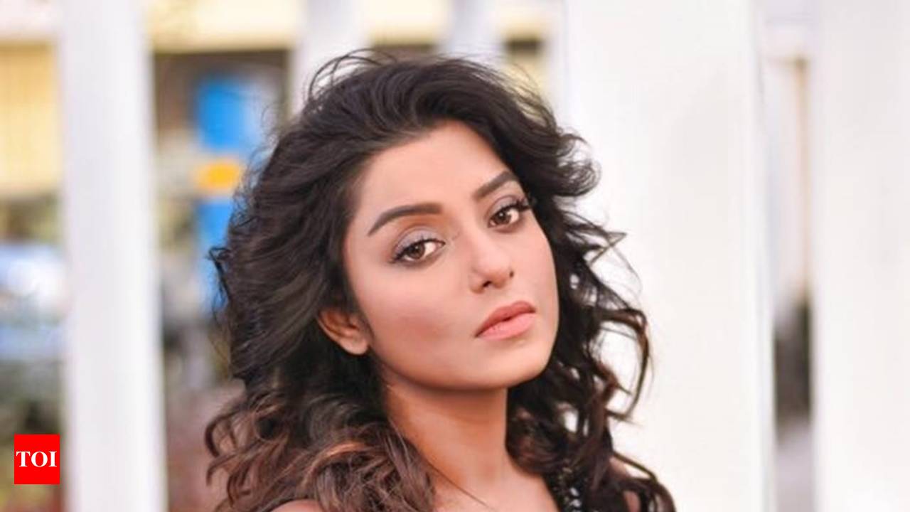 Actress Priya Paul flaunts her culinary skills; shares a yummy recipe with  fans - Times of India