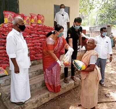 Actor Nandaa donates rice bags and groceries to villagers