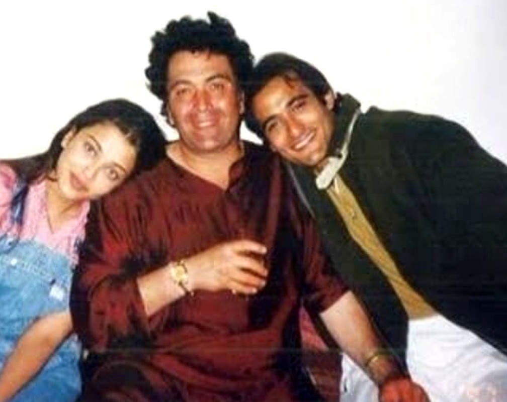 
Aishwarya Rai Bachchan and Akshaye Khanna's this photograph with late Rishi Kapoor is pure gold!
