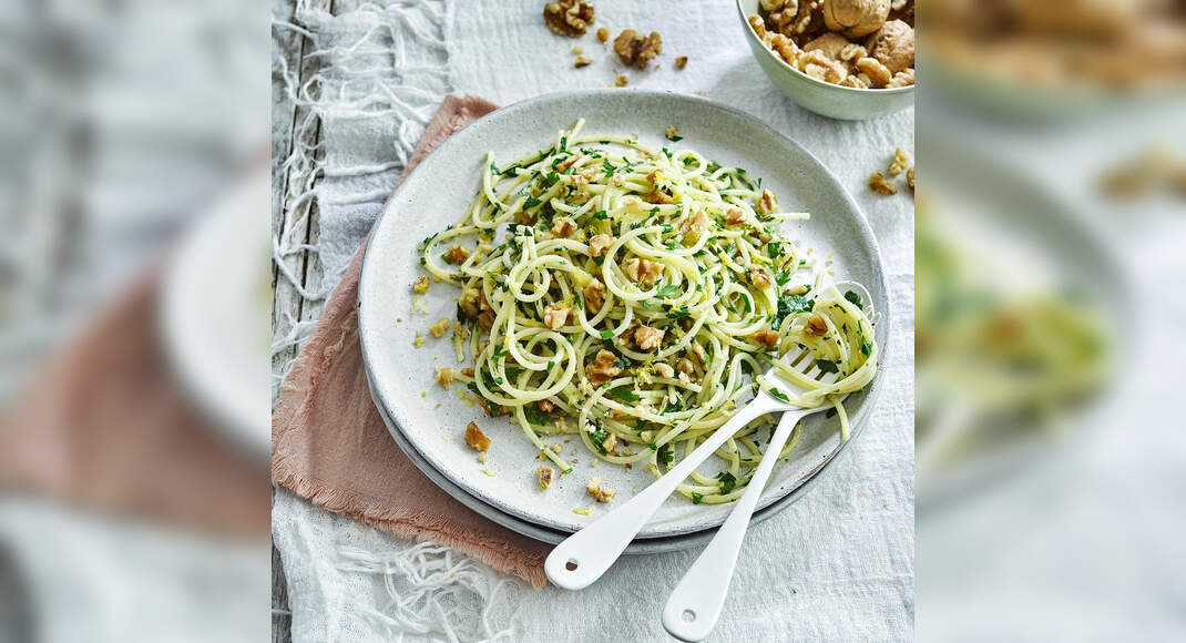 Walnut and Lemon Parsley Spaghetti Recipe How to Make Walnut and Lemon Parsley Spaghetti Recipe