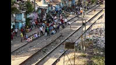 12,000 migrants want to leave Delhi, first train to leave Friday