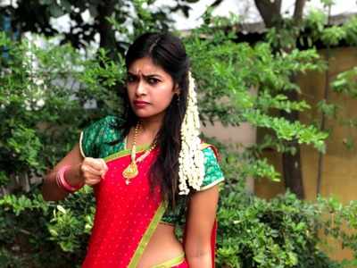 Actress Dharsha Gupta informs fans about fake social media accounts using her name