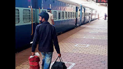Pune: Hopes crushed, migrants board trains for Madhya Pradesh & Uttar Pradesh