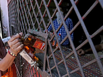Supreme Court asks states to consider online sales, home delivery of liquor